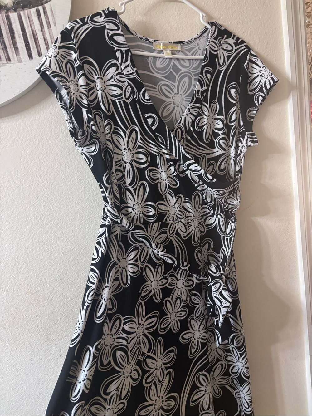 Bella Rose Closet Black and White Floral Wrap Midi Dress